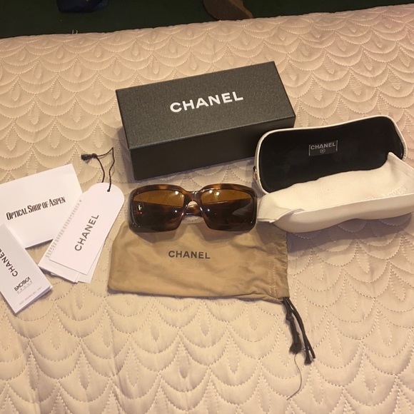 CHANEL Accessories - Authentic Chanel 5076-H model